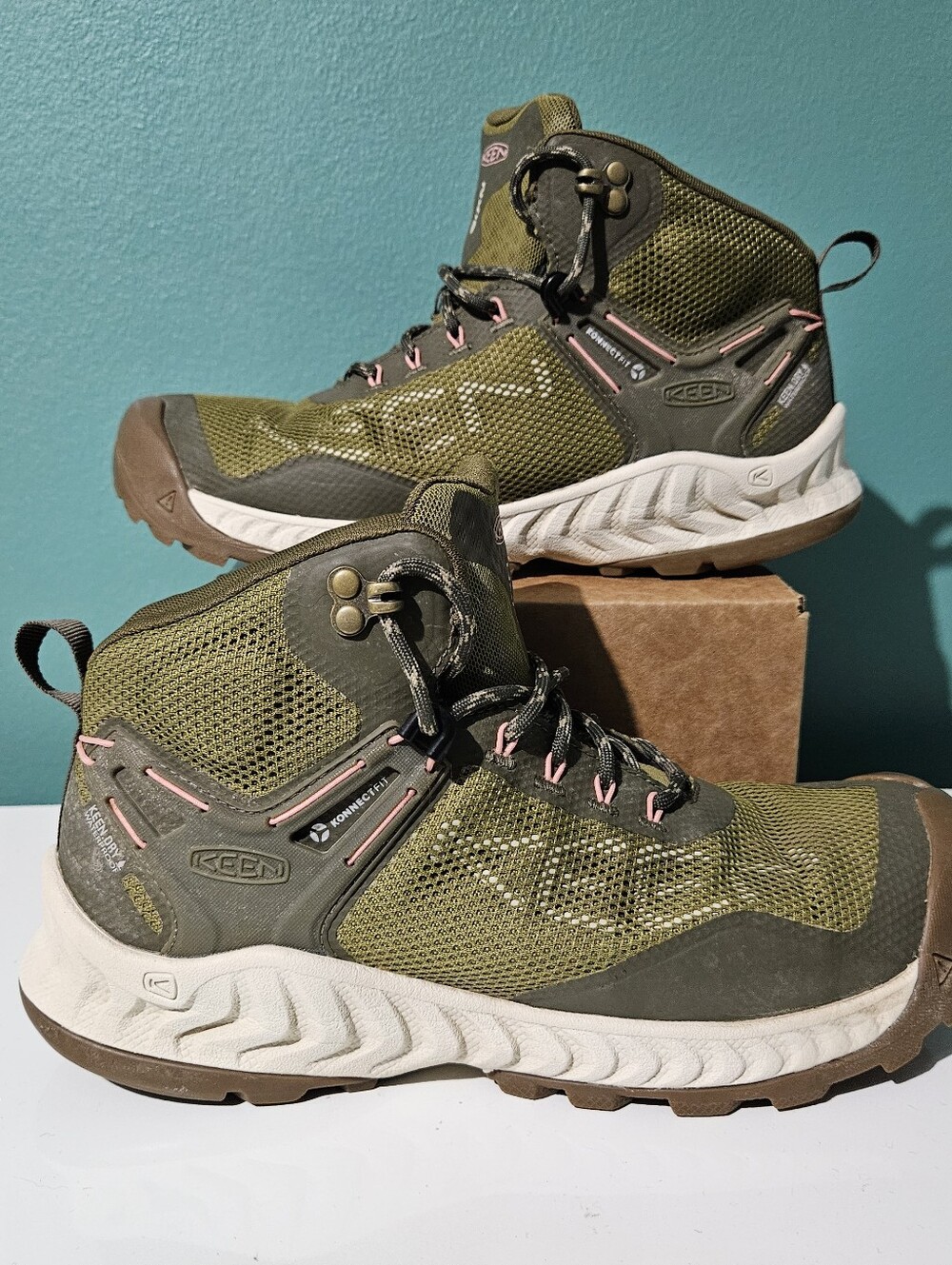 Keen Footwear NXIS EVO Mid Womens Size 8.5 Shoes Olive Hiking Boots 1025912